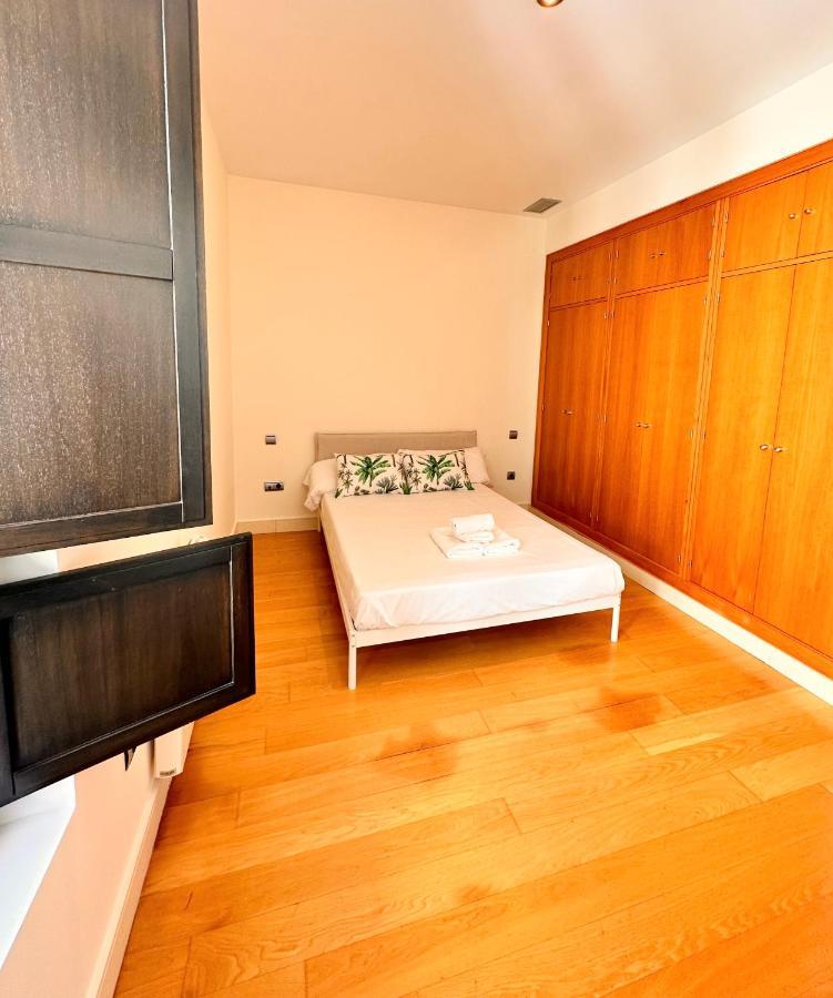 Penthouse Near Cathedral Private Rooftop Private Parking เซบีญา ภายนอก รูปภาพ