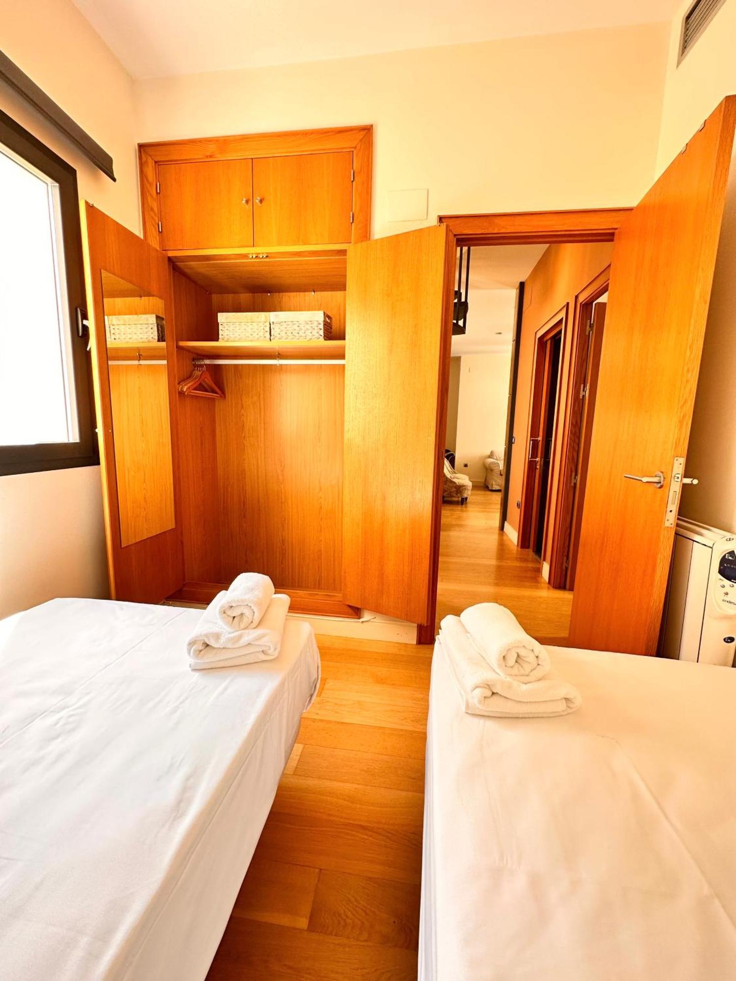 Penthouse Near Cathedral Private Rooftop Private Parking เซบีญา ภายนอก รูปภาพ